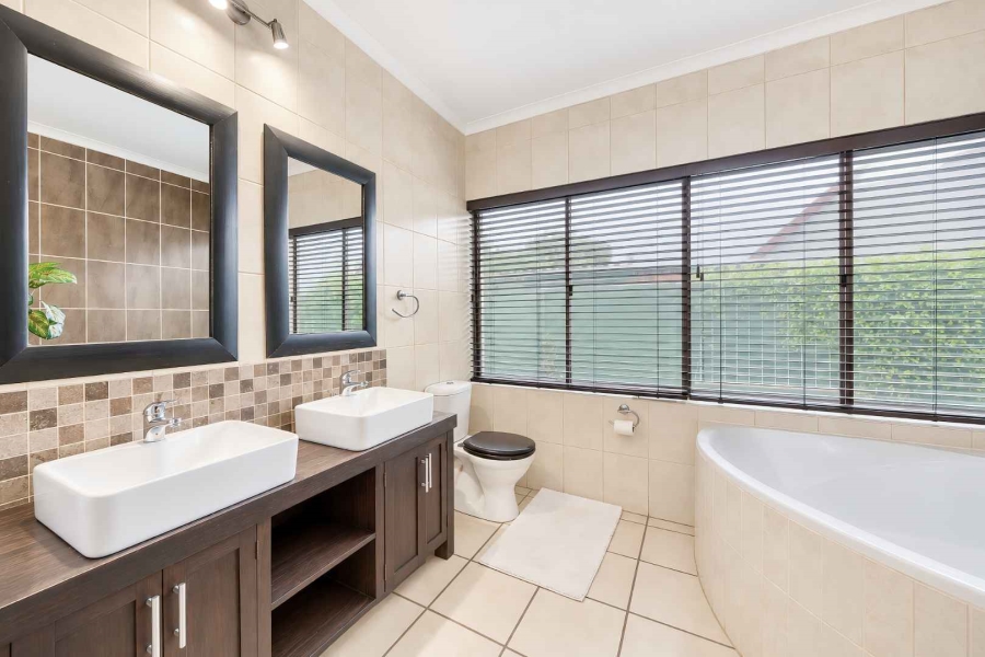 5 Bedroom Property for Sale in Fisherhaven Western Cape
